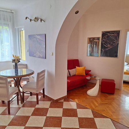 Sunny Center Apartment Split Phòng bức ảnh