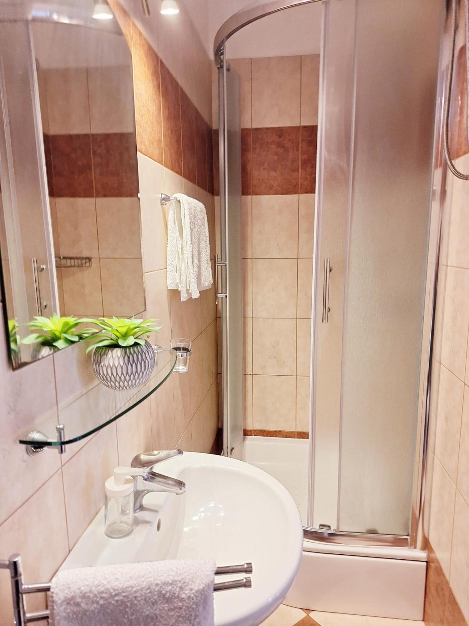 Sunny Center Apartment Split Phòng bức ảnh