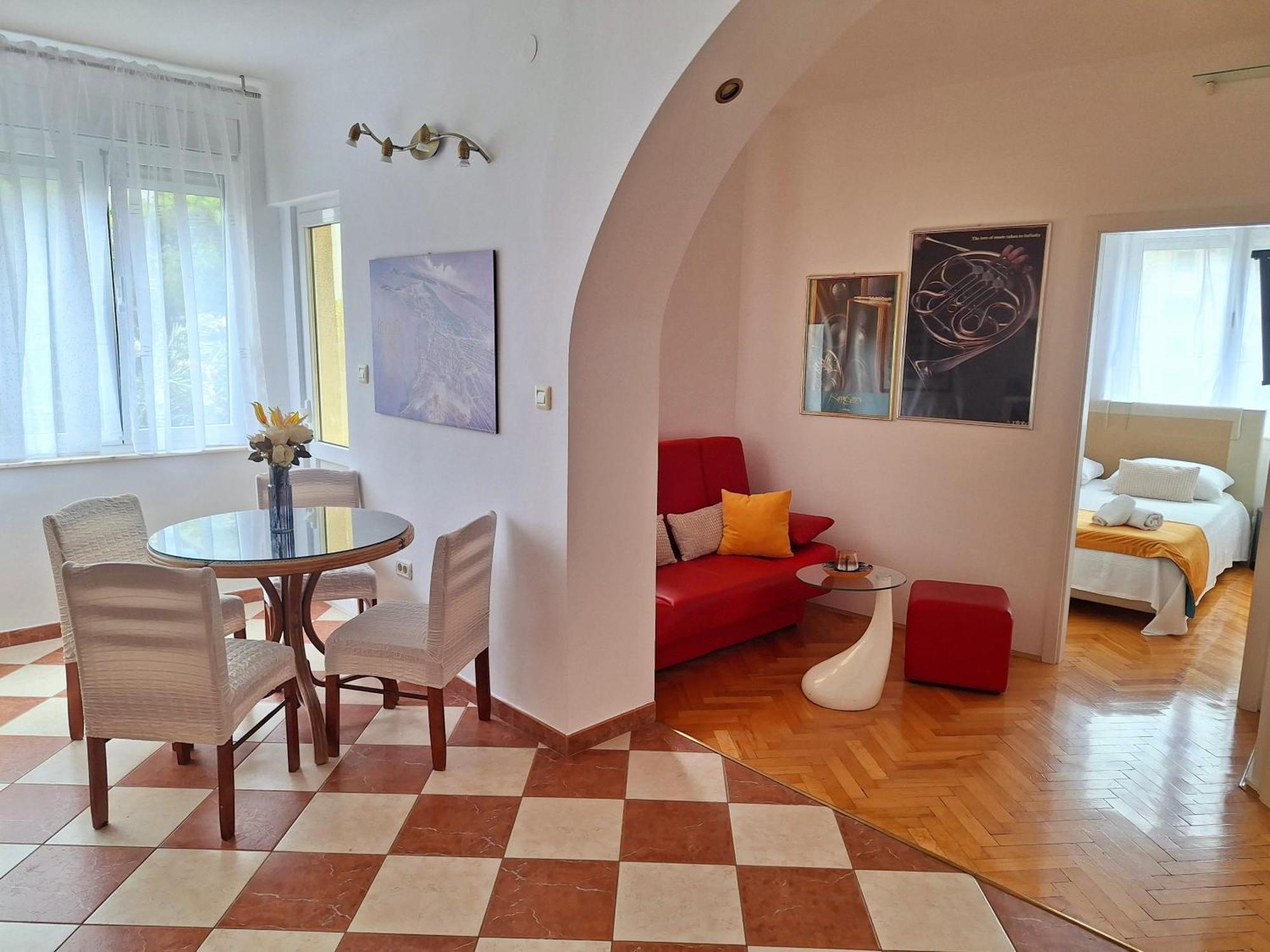 Sunny Center Apartment Split Phòng bức ảnh