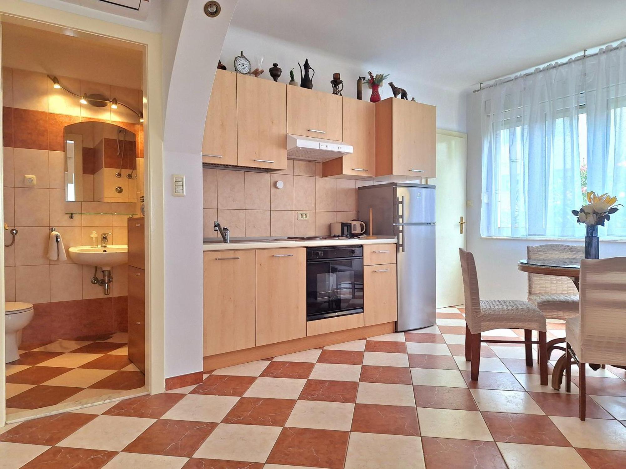 Sunny Center Apartment Split Phòng bức ảnh